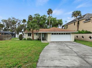 330 Banning Beach Rd, Tavares, FL 32778