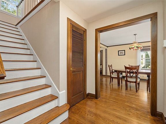 5th image of 702 Walnut St