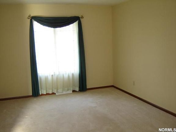 5th image of 986 Meadowlark Ln