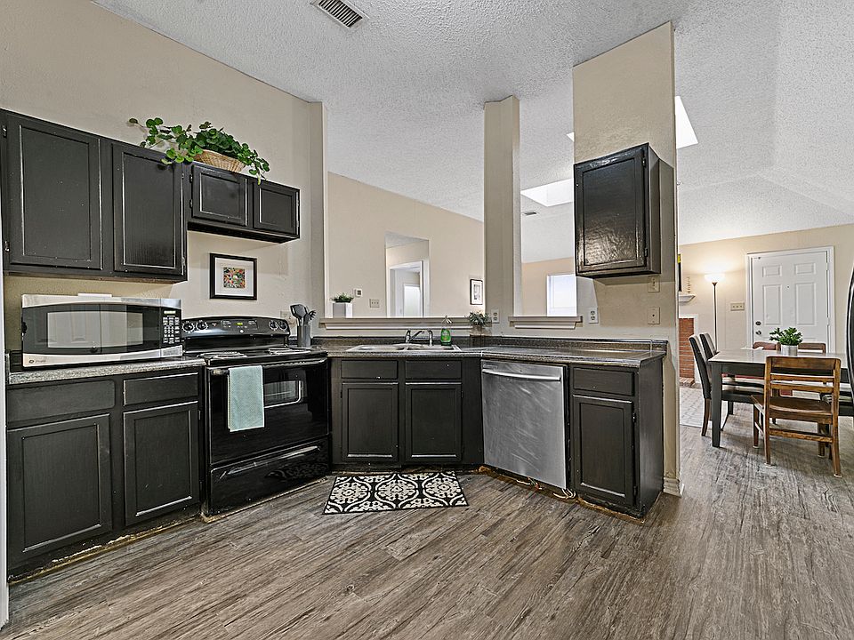 1st image of 1004 Cypress Ln #1F-681643