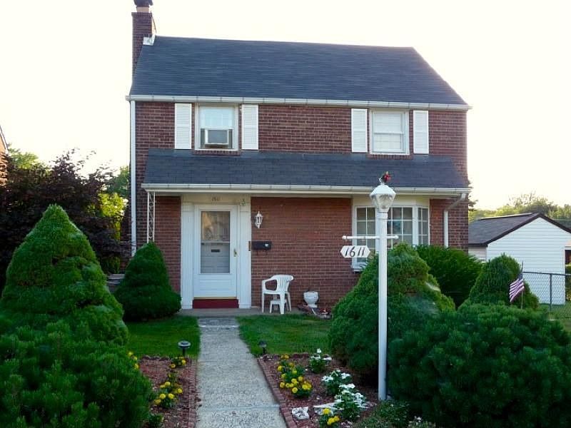 2nd image of 1611 Carlisle St
