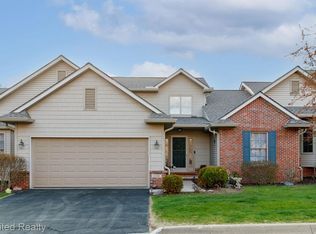 6240 Northridge Hills Dr, Brighton, MI