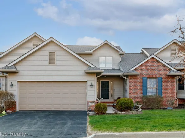 6240 Northridge Hills Dr, Brighton, MI 48116