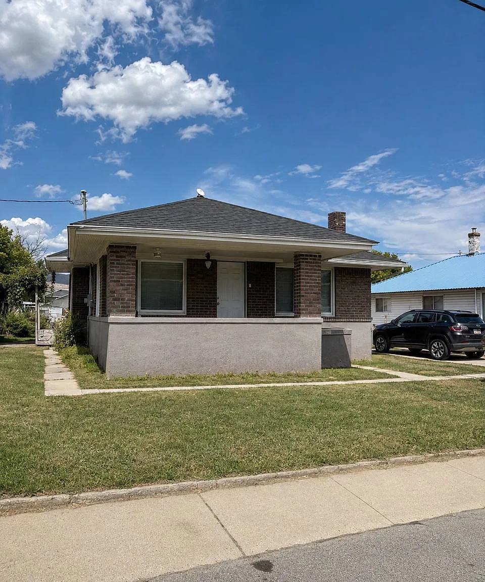 137 E Center St - Urrey Property Managment — Photo 1