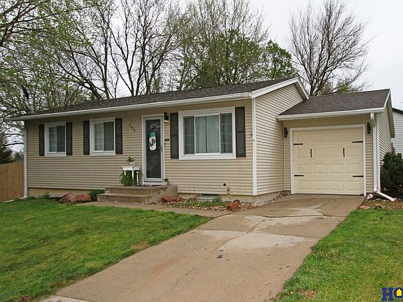 2nd image of 745 Applewood Dr