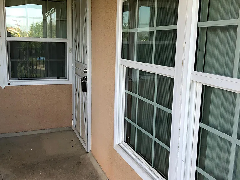 2502 W Via Corona #1/2 — Photo 8