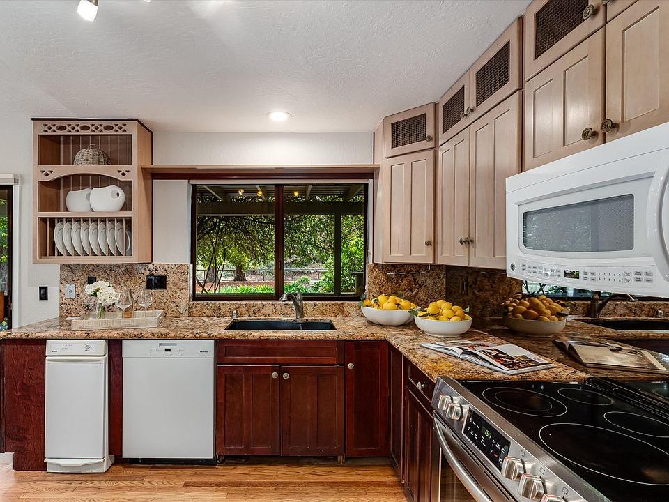 2nd image of 1381 Saint James Drive