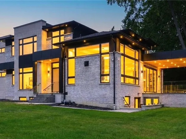 1143 Kane Rd, Mississauga, ON L5H 2M2