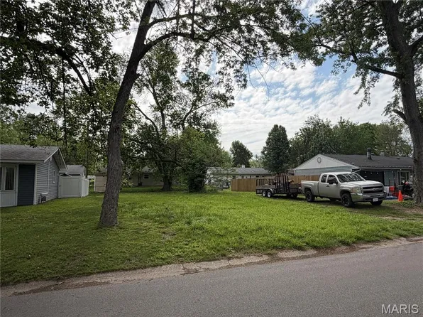 446 S 6th St, Caseyville, IL 62232