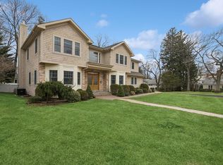 60 Spring Hill Rd, Roslyn Heights, NY 11577