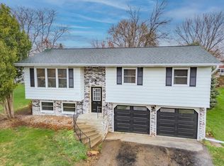 1215 10th St, Baraboo, WI 53913