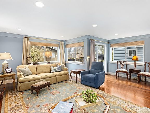 3rd image of 3414 33rd Avenue SW