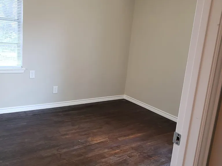2519 Gross Rd — Photo 7