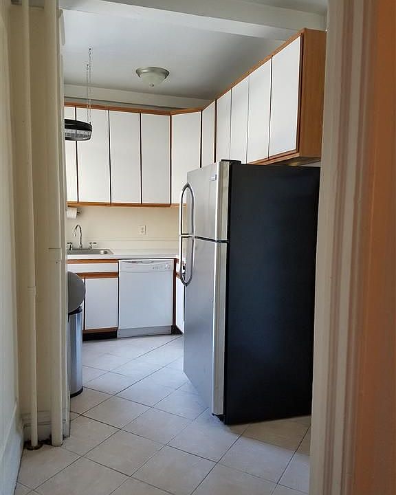 1st image of 170 W 81st St #8B
