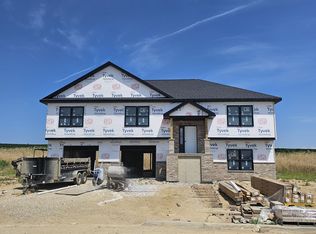 288 Gavin Cir, Peosta, IA 52068