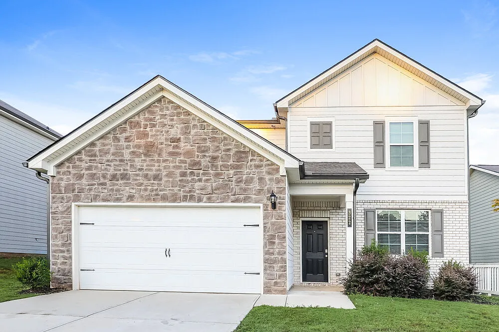 4 bed, 2.5 bath, 2410 sqft, $2,225 — Photo 1