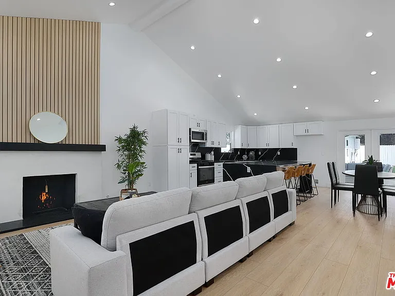 22054 Avenue San Luis — Photo 5