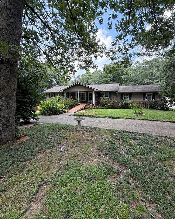 1st image of 329 Riverbend Dr