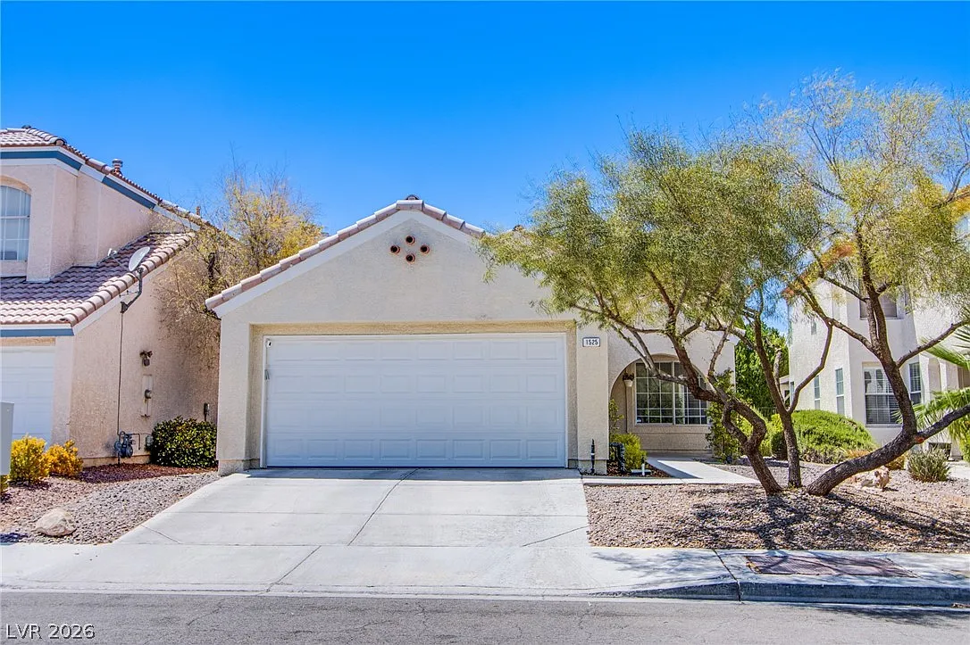 3 bed, 2.0 bath, 1259 sqft, $2,170 — Photo 1