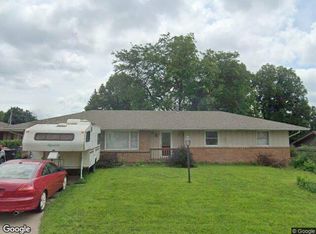 903 W 12th St, Yankton, SD 57078