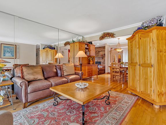 4th image of 23 Bluegrass Ln