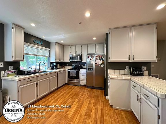 3rd image of 31 Meadowbrook Ct