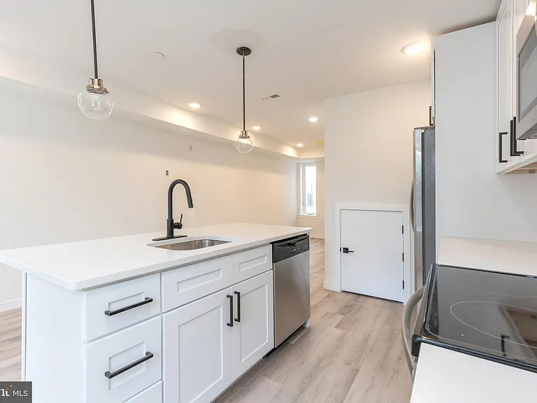 2120 W Master St #2 — Photo 9
