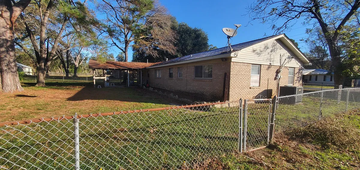 Building Photo - 157 Tharpe Ln