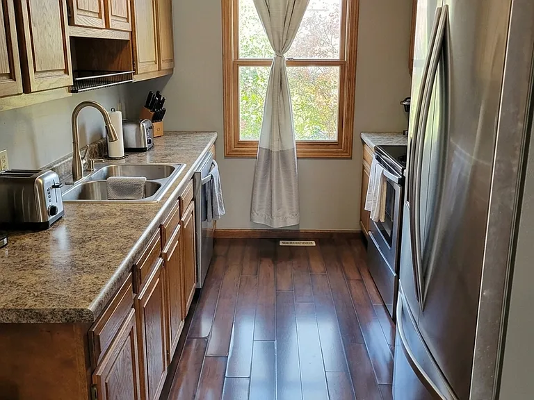 207 Parkview Ct — Photo 3