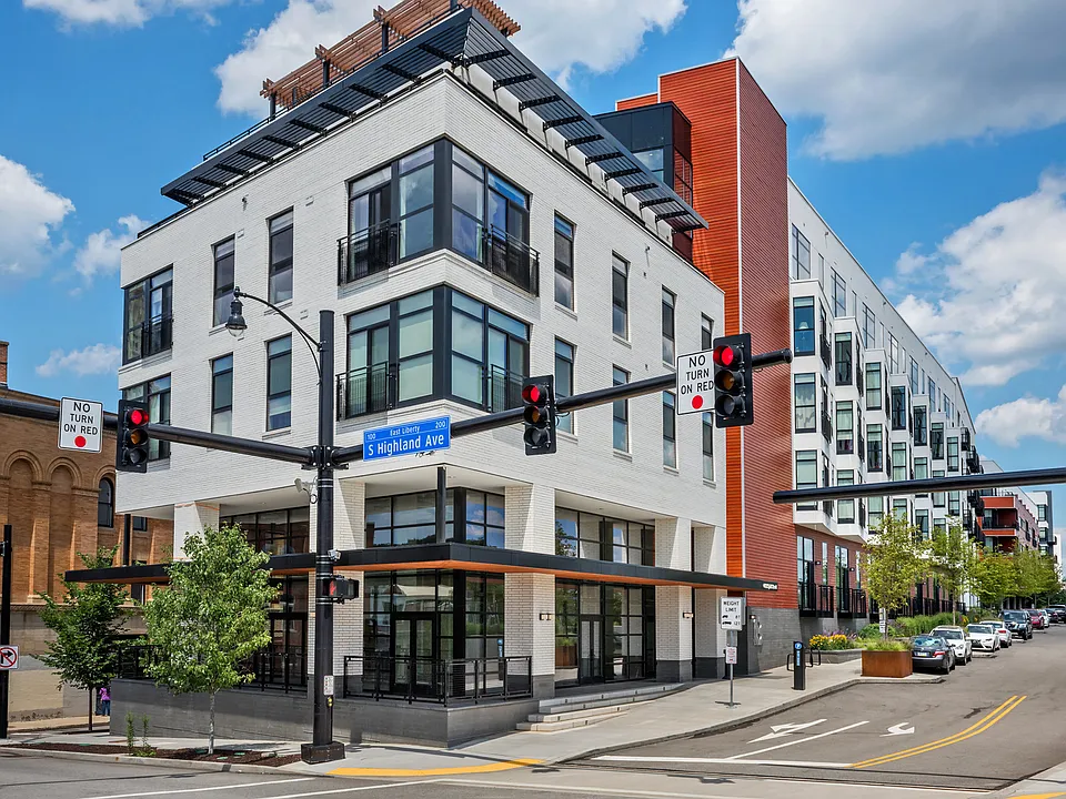 Pittsburgh Luxury Apartments - Eastside Bond Apartments