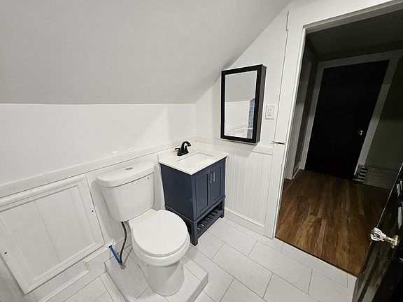 4th image of 101 E 35th St APT 3