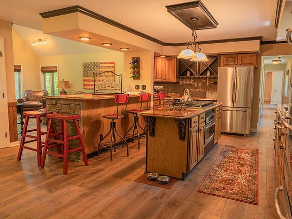 5th image of 112 Rolling Oak Ln