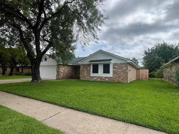 5111 Maple Dr, Baytown, TX 77521