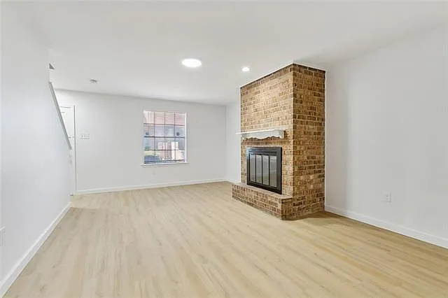2 bed, 2.5 bath, 1300 sqft, $1,500 — Photo 2