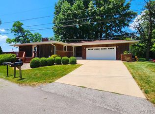 4820 Manitou Trl, Godfrey, IL 62035