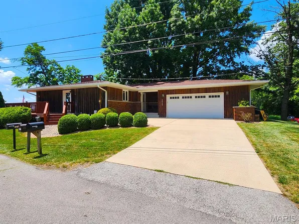 4820 Manitou Trl, Godfrey, IL 62035