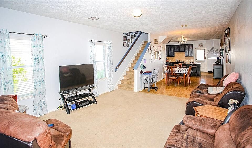 2nd image of 50 Blisten Spring Ln