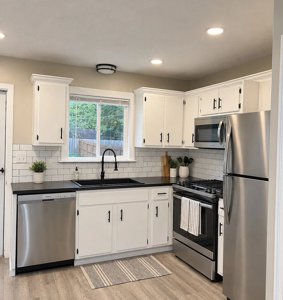 2 bed, 700 sqft, $1,600 — Photo 2