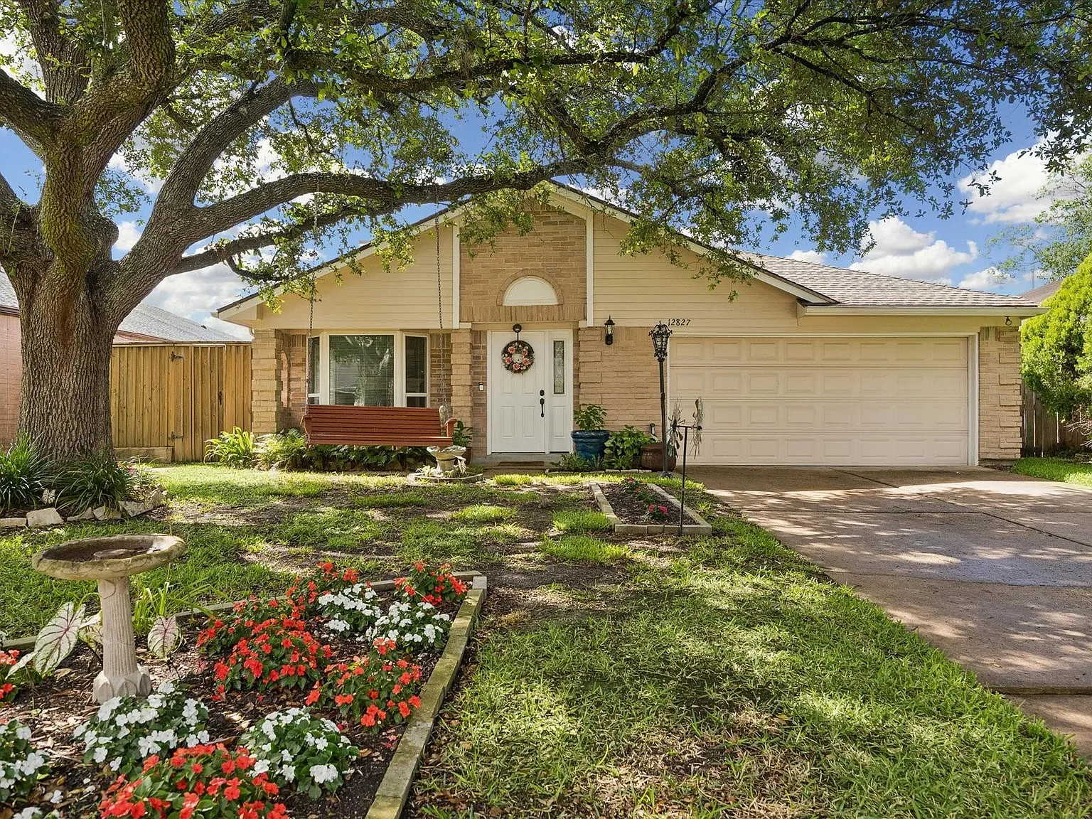 3 bed, 2.0 bath, 1697 sqft, $2,100 — Photo 1