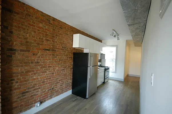 Rented by Realty Advisors Group | media 76