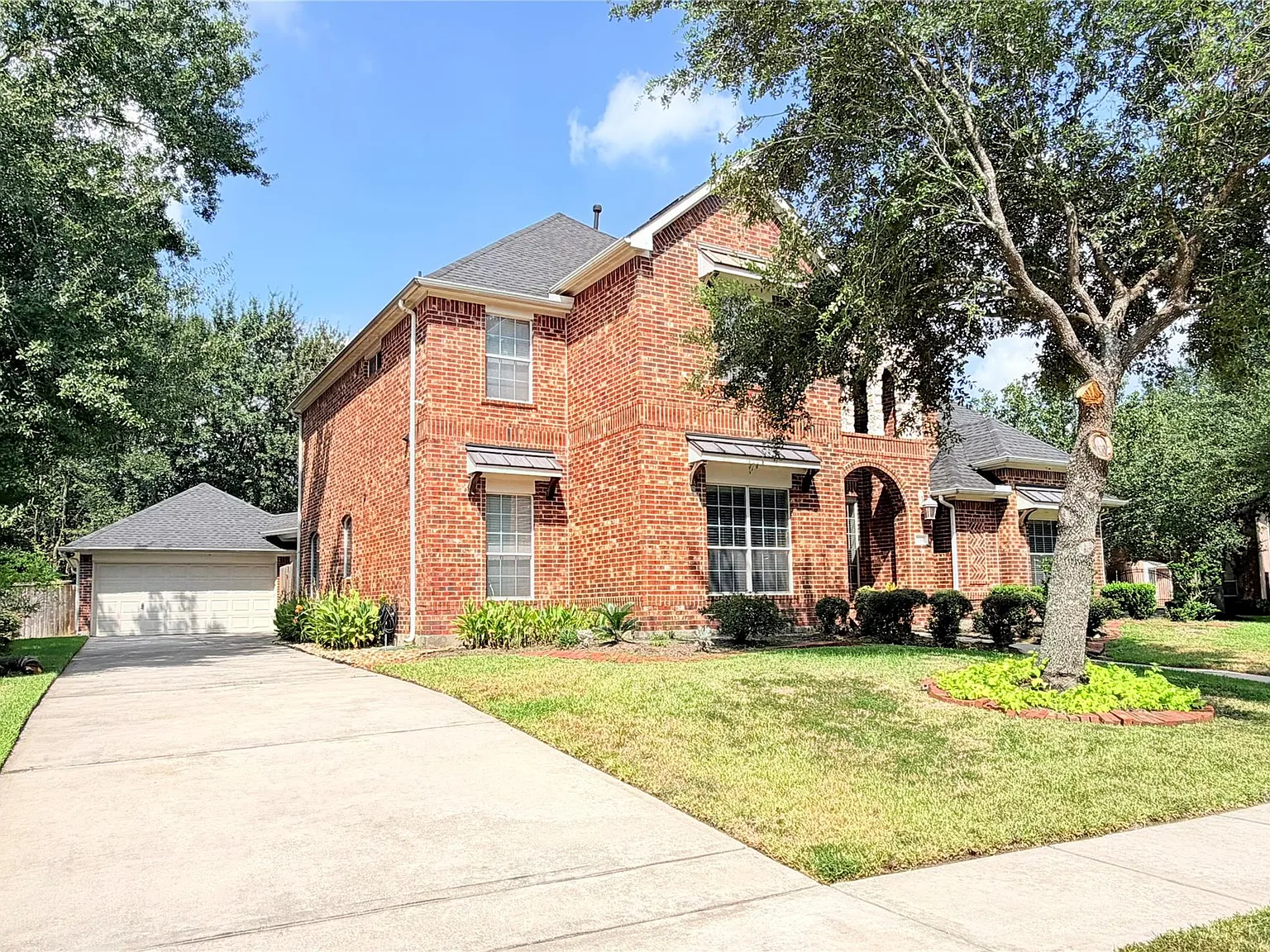 4 bed, 3.5 bath, 3840 sqft, $3,800 — Photo 2