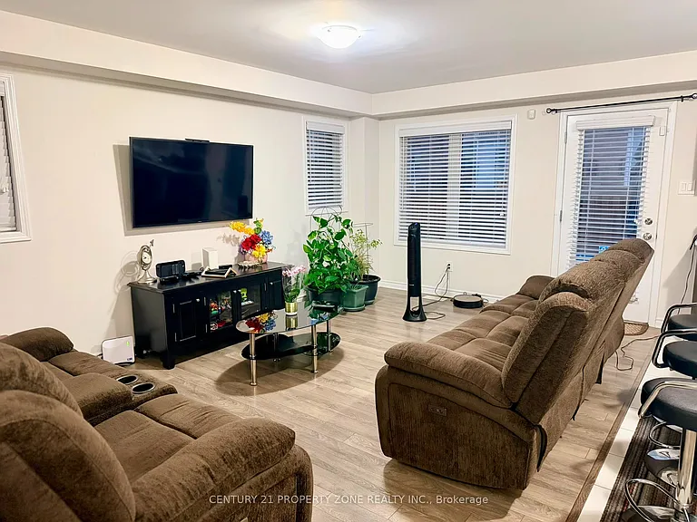 40 Leblanc Cres — Photo 11