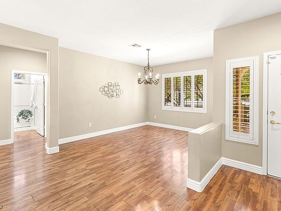 4th image of 2524 Leighton Ave