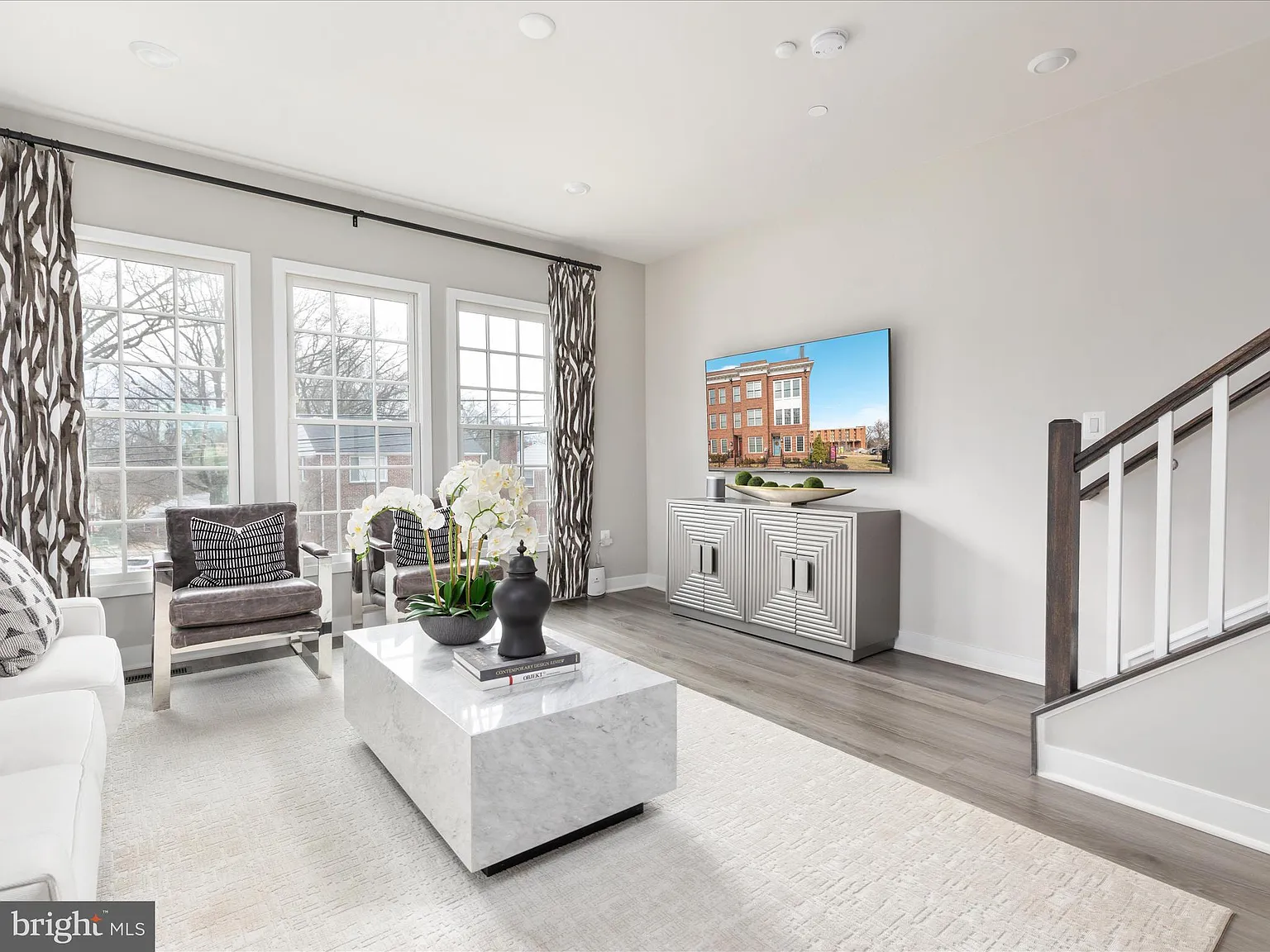 3 bed, 3.5 bath, 1827 sqft, $5,200 — Photo 2