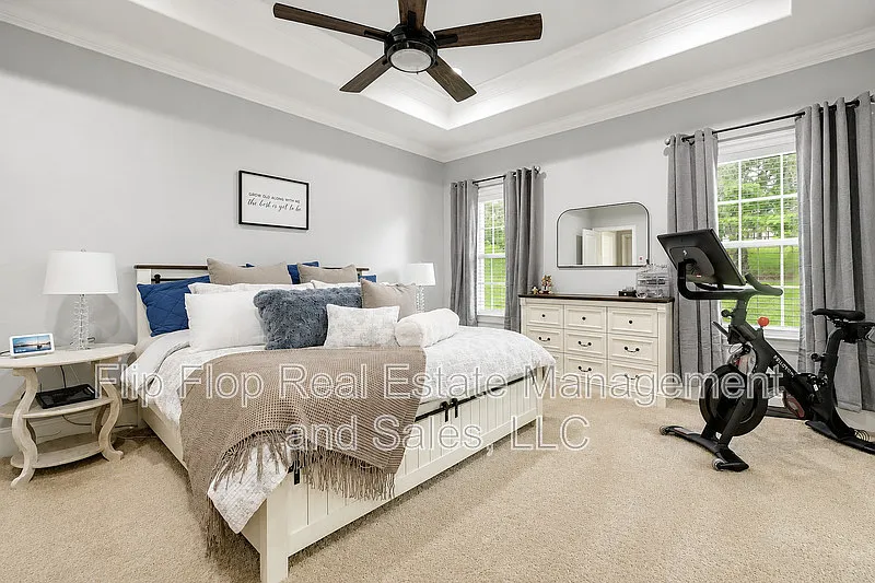 3 bed, 2.0 bath, 1976 sqft, $3,100 — Photo 4
