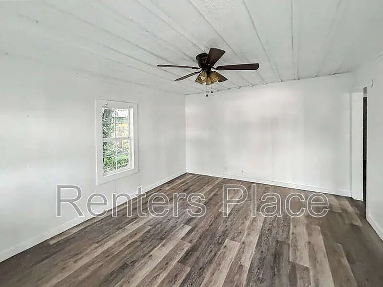 908 W 6th St — Photo 6