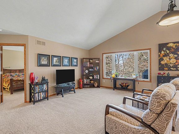 5th image of 403 Flag Blvd NE