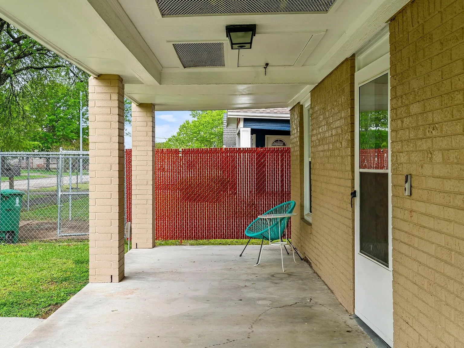2 bed, 1.0 bath, 840 sqft, $2,450 — Photo 2