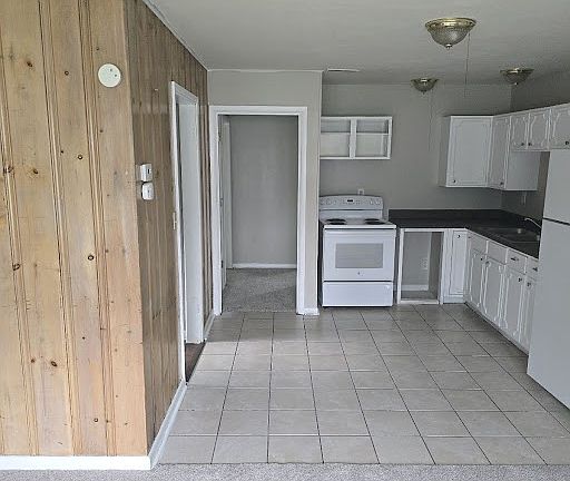 2nd image of 1718 E 89th St