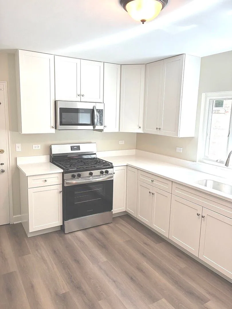 2 bed, 1000 sqft, $1,900 — Photo 4